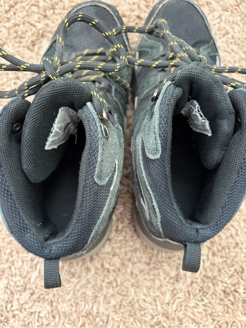High Sierra Big Kids Black Hiking Boots - size 5